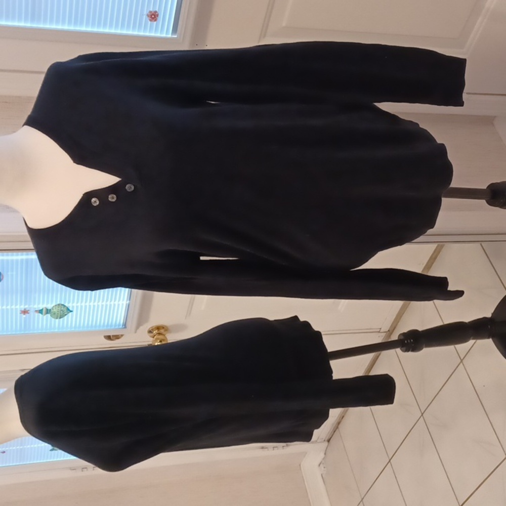 4/$40 Black Lightweight Knit Sweater - Size Medium